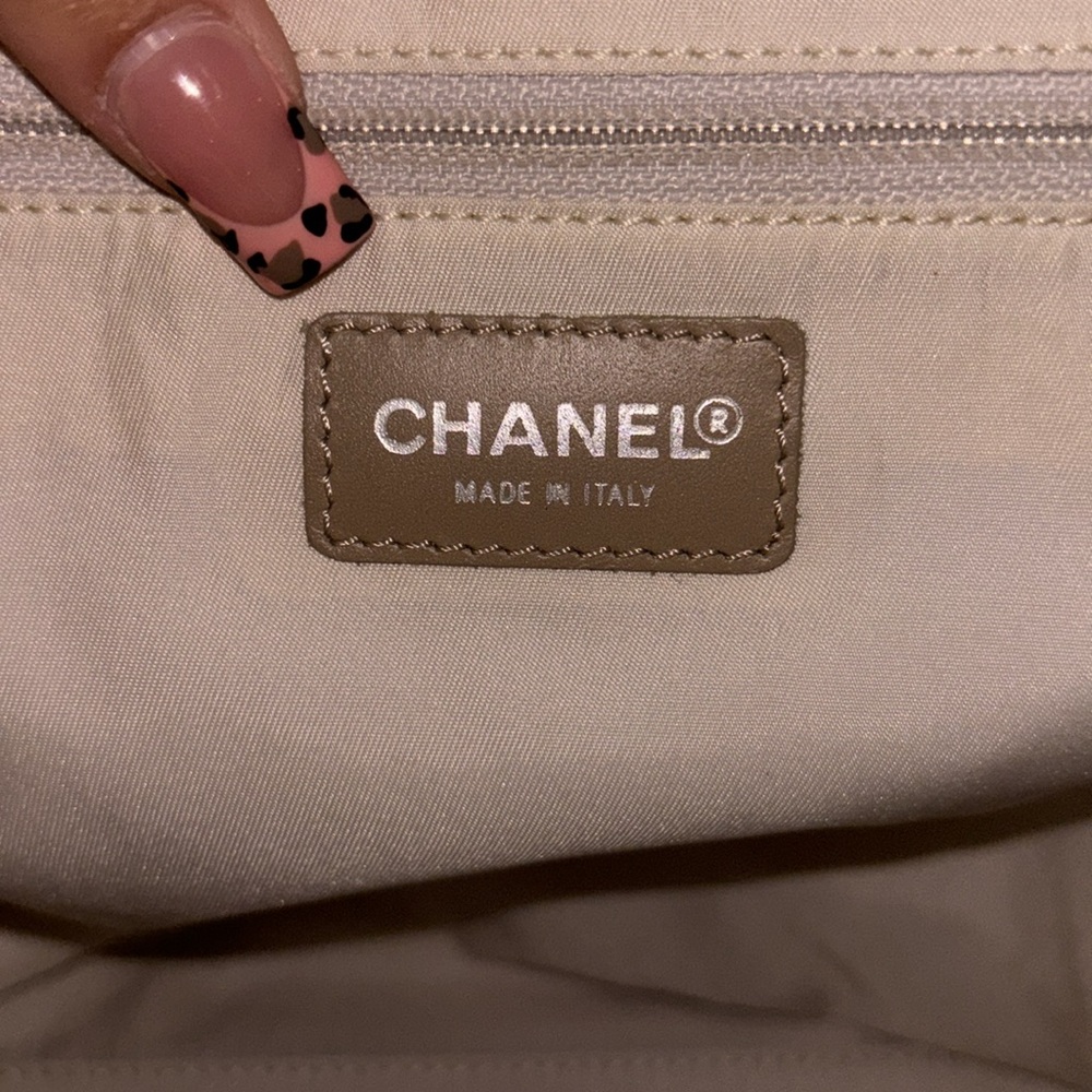 Chanel - Picture 5 of 9